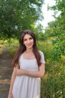 Fille célibataire ukrainienne marina de kiev avec Chatain clairs cheveux, âge 28
