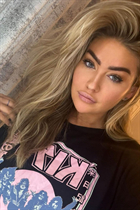 Perfect woman paula from toronto with Light Brown hair age 33 photo-23