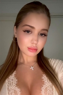 Dating ukrainian woman polina from kyiv with Blonde hair age 19