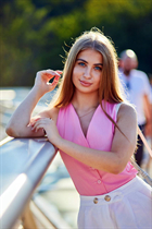 Fille célibataire ukrainienne yuliia de kyiv avec Chatain clairs cheveux, âge 21 photo-3