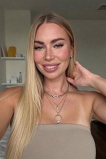 Mujer ucraniana alena de dnipro con pelo Rubio y edad 33