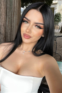 Mariée allemande oryna de berlin avec Noirs cheveux 18 ans