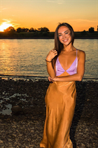 Dating a german girl victoria from munich with Light Brown hair 39 years old photo-3