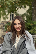 Bride from vienna daniella with Dark Brown hair age 29 photo-7