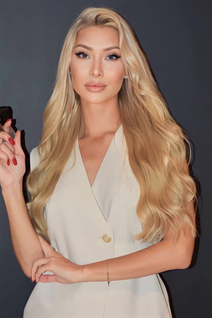 Jolie fille ukrainienne illyana de kiev avec Blond cheveux, âge 31