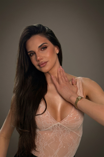 Belle mariée ukrainienne kateryna de zaporizhzhia avec Noirs cheveux, âge 31