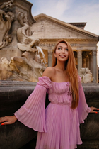 Mujer perfecta meruyert de new york con pelo Rojo y edad 33