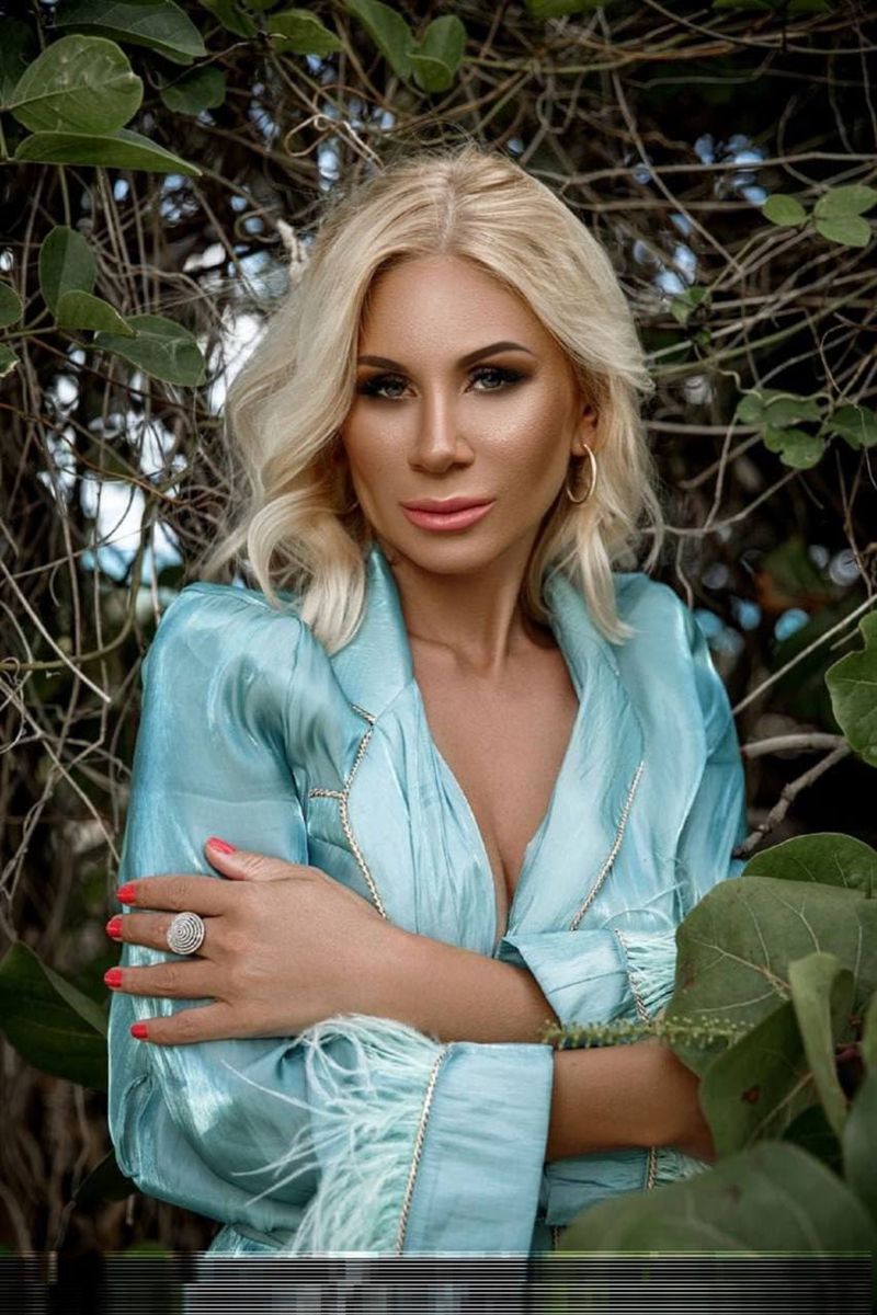 Beautiful Vita (43 y.o.) from Miami with Blonde hair - ID 254096 | LadaDate