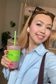 Femme parfaite meruyert de new york avec Roux cheveux, âge 33