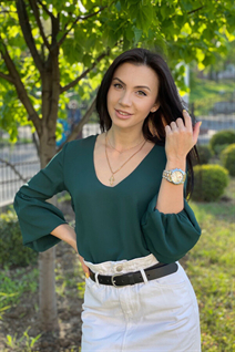 Beautiful Ukrainian brides alina from dnipro with Dark Brown hair age 28
