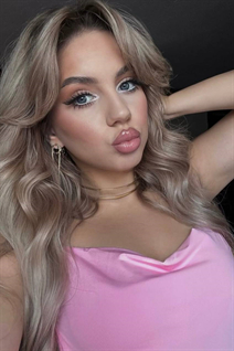 Dating moldovan girl vlada from taul with Dark Brown hair age 22