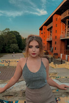 Ukrainian woman for marriage daria from kiev with Black hair age 22 photo-6