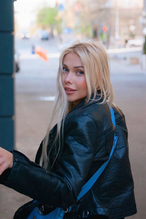 Ukrainian mariée mira de kiev avec Blond cheveux, âge 39