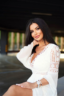 Femme parfaite svetlana de miami avec Noirs cheveux, âge 50