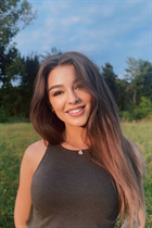 Belle mariée ukrainienne kateryna de lviv avec Brunette cheveux, âge 24 photo-1