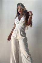 Chica colombiana melanie de medellin con pelo Marrón oscuro y 31 años photo-1