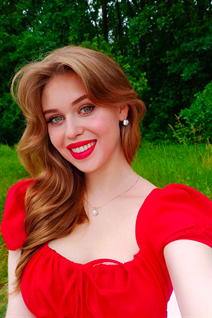 Hermosa mujer de Ucrania alina de kiev con pelo Marrón oscuro y edad 20