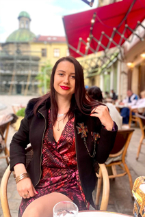 Chica de naples katerina con pelo Rojo y edad 37