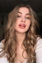 Fille célibataire ukrainienne yuliia de kyiv avec Chatain clairs cheveux, âge 21 photo-13