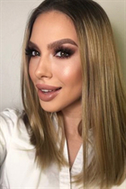 pristina mariée andrijana avec Chatain clairs cheveux, âge 31 photo-9