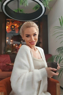Ukrainian girl model yana from zaporozhye with Blonde hair age 37