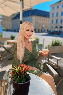 Belle fille allemande natalia de odessa avec Blond cheveux 45 ans