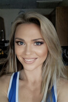 hull bride daina with Blonde hair age 42 photo-15