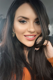 Chica de los angeles kateryna con pelo Marrón oscuro y edad 33