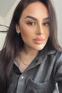 Rencontre une fille ukrainienne vita de kharkov avec Noirs cheveux, âge 24