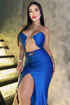 Single brazilian woman lais from sao paulo with Dark Brown hair 23 years old photo-3