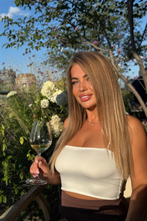 Saliendo con chica ucraniana valeria de dnipro con pelo Marrón claro y edad 32