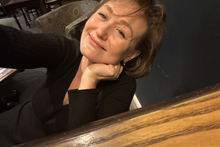 Jolie fille olena de london avec Chatain clairs cheveux, âge 47 photo-20