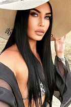 Fille de alania elmira aux cheveux Noirs, age 39 photo-1