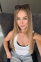 almere bride veronica with Blonde hair age 31 photo-14