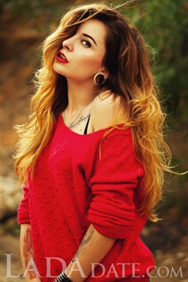 Hot russian girl julia from kiev with Light Brown hair age 32