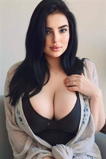 Jolie fille dasha de warsaw avec Brunette cheveux, âge 19