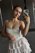Date ukrainian victoriia from kropyvnytskyi with Black hair age 21 photo-8