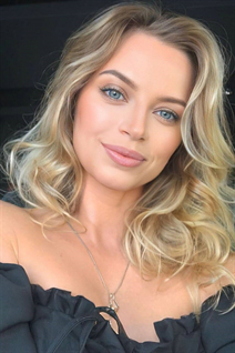 Fille de glendale angelina aux cheveux Blond, age 33