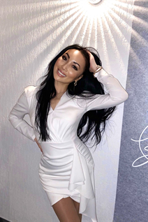 Jolie fille oksana de warsaw avec Brunette cheveux, âge 46