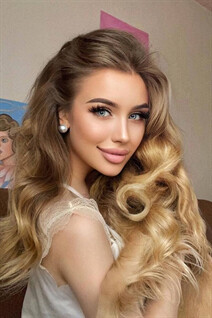 Chat with russian girl sofi from kiev with Light Brown hair age 19