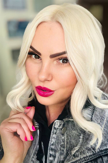 Fille ukrainienne inna de kiev avec Blond cheveux, âge 56