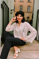 Dating a german girl elena from munich with Black hair 37 years old photo-4