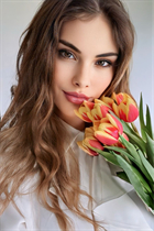 Mariée de limoges luiza avec Chatain clairs cheveux, âge 23 photo-7