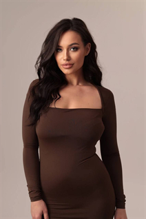 warsaw mariée olha avec Noirs cheveux, âge 31