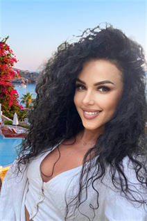 Chica ucraniana anastasia de kiev con pelo Marrón oscuro y edad 39