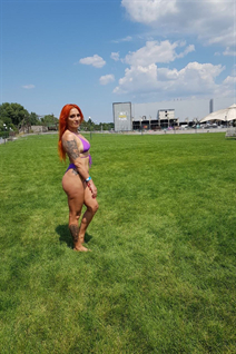 Hermosa mujer de Ucrania yana de kyiv con pelo Rojo y edad 45