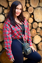 Fille ukrainienne irina de kyiv avec Noirs cheveux, âge 42