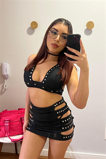 Fille brésilienne barbara de santos avec Brunette cheveux 23 ans