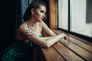 Ukrainian girl julia from kharkiv with Dark Brown hair age 26 photo-21