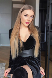 Beautiful Ukrainian woman polina from kyiv with Light Brown hair age 34